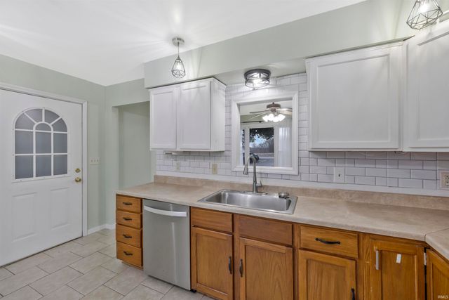 9819 Blake Road, Wadesville, IN 47638