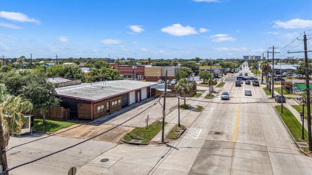 902 51st Street, Galveston, TX 77551