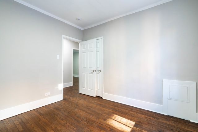 7420 N Damen Avenue 1F, Chicago, IL 60645