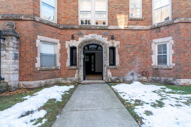 7420 N Damen Avenue 1F, Chicago, IL 60645