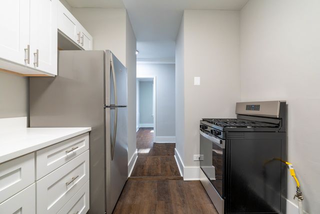 7420 N Damen Avenue 1F, Chicago, IL 60645