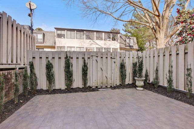 150 Maribeau NW Square, Atlanta, GA 30327