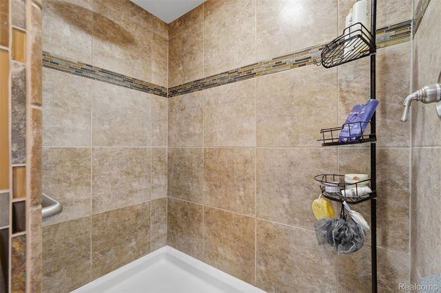 11197 Dogwood Court, Green Oak Township, MI 48178