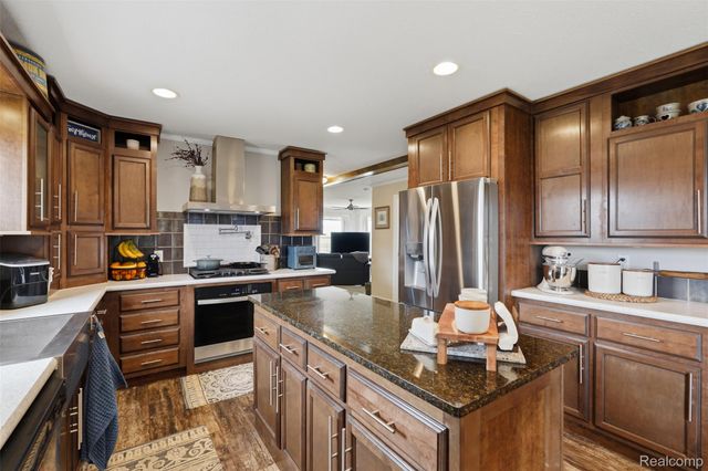 11197 Dogwood Court, Green Oak Township, MI 48178