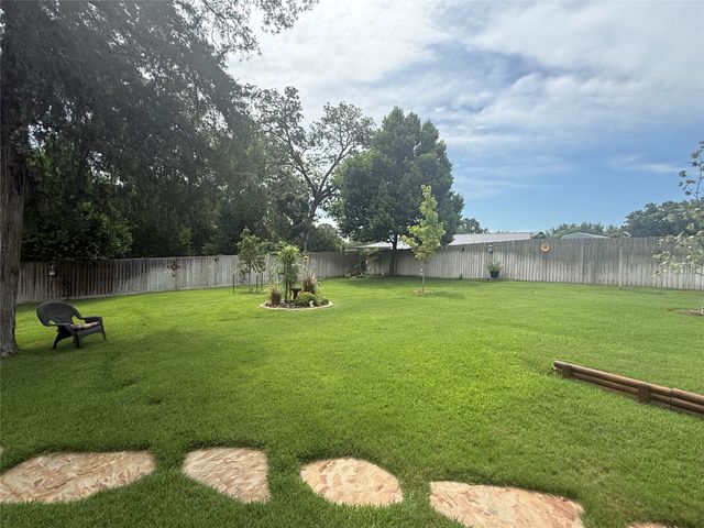 150 County Road 2439, Mineola, TX 75773