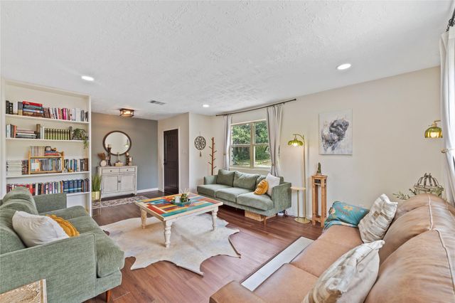 30 Pecan 2, Florence, TX 76527