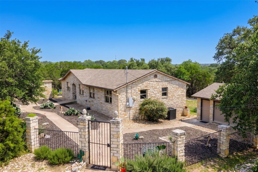 30 Pecan 2, Florence, TX 76527