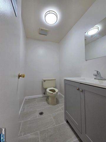 29-31 WASHINGTON Street 2, Tenafly, NJ 07670