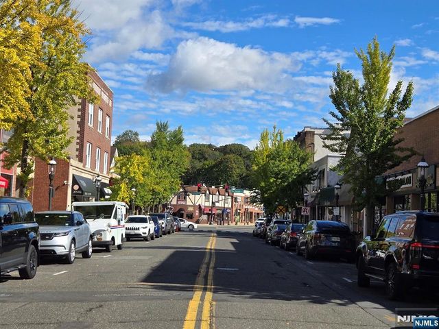 29-31 WASHINGTON Street 2, Tenafly, NJ 07670