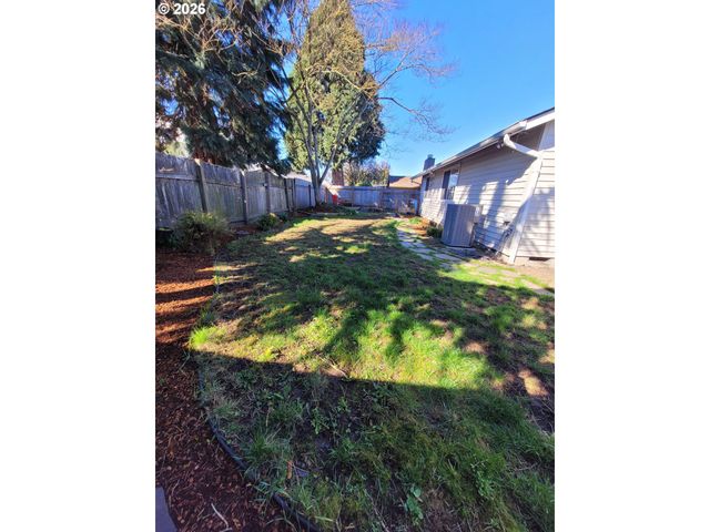 4548 CAMBON St, Eugene, OR 97402