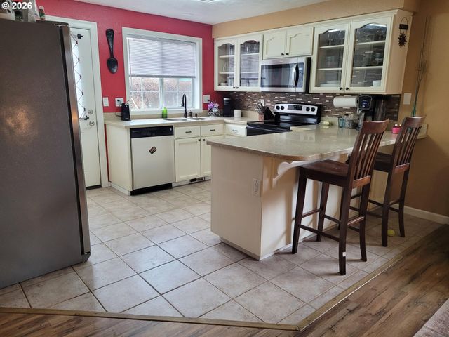 4548 CAMBON St, Eugene, OR 97402