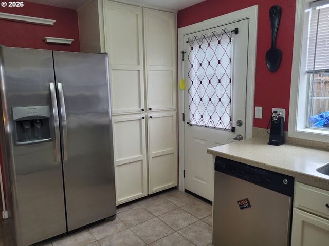 4548 CAMBON St, Eugene, OR 97402