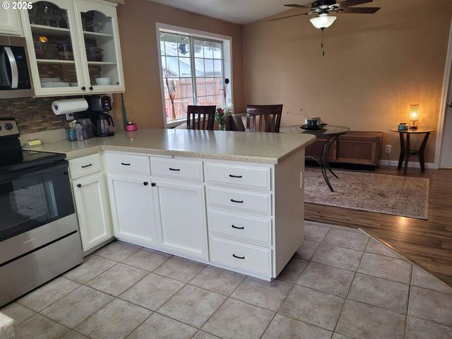 4548 CAMBON St, Eugene, OR 97402