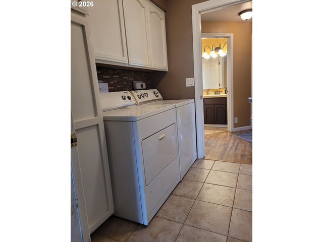 4548 CAMBON St, Eugene, OR 97402