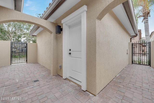 8863 AMALFI Court, Jacksonville, FL 32217