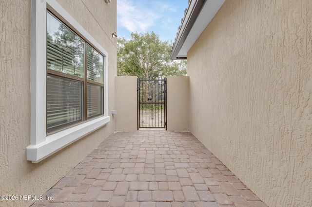 8863 AMALFI Court, Jacksonville, FL 32217