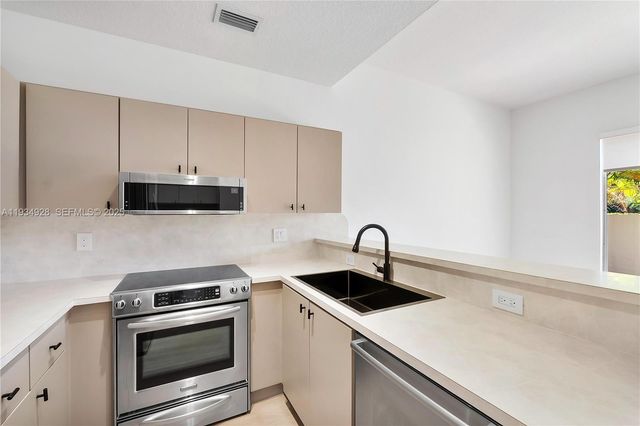 8354 NW 142nd St, Miami Lakes, FL 33016