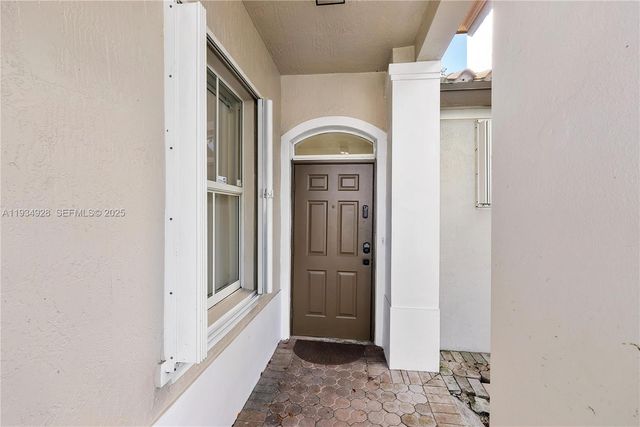 8354 NW 142nd St, Miami Lakes, FL 33016