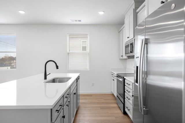 3316 Laurel Brook Ct, Columbia, TN 38401