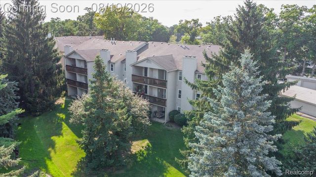 4929 Harbor Point Drive, Waterford Charter Township, MI 48329