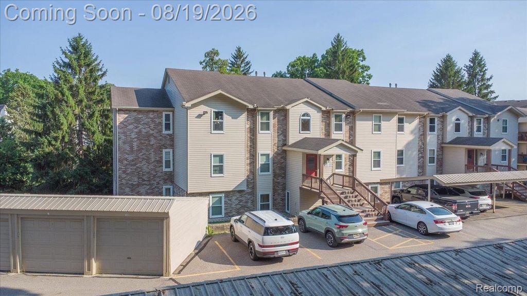 4929 Harbor Point Drive, Waterford Charter Township, MI 48329