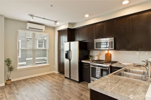 1843 NE Kenyon Court, Issaquah, WA 98029