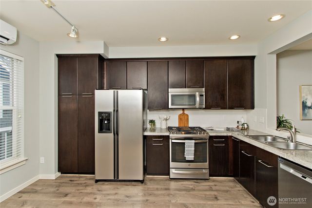 1843 NE Kenyon Court, Issaquah, WA 98029