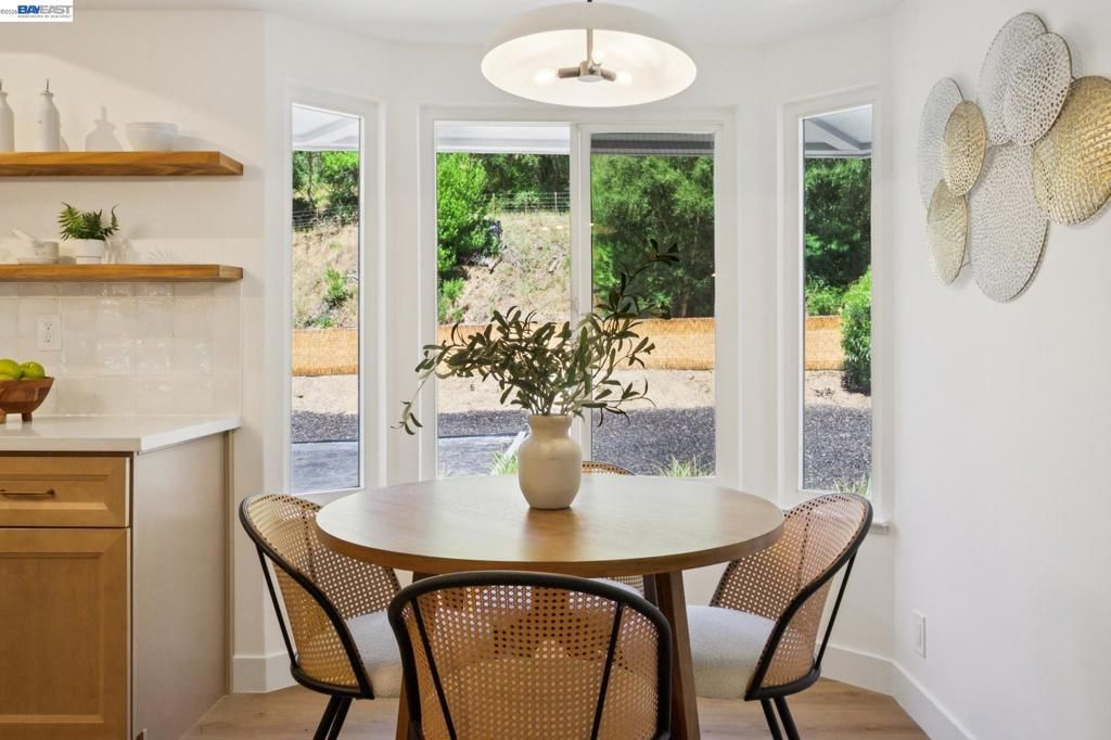 Image 11 of property listing at 31067 Palomares Rd, Castro Valley, CA 94552