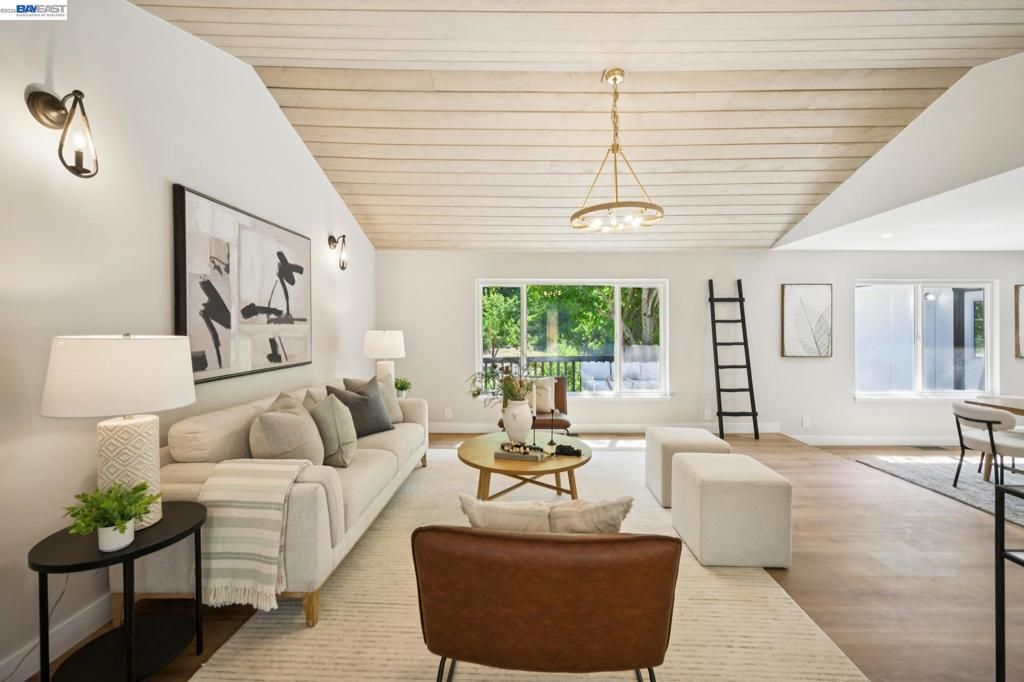 Image 12 of property listing at 31067 Palomares Rd, Castro Valley, CA 94552