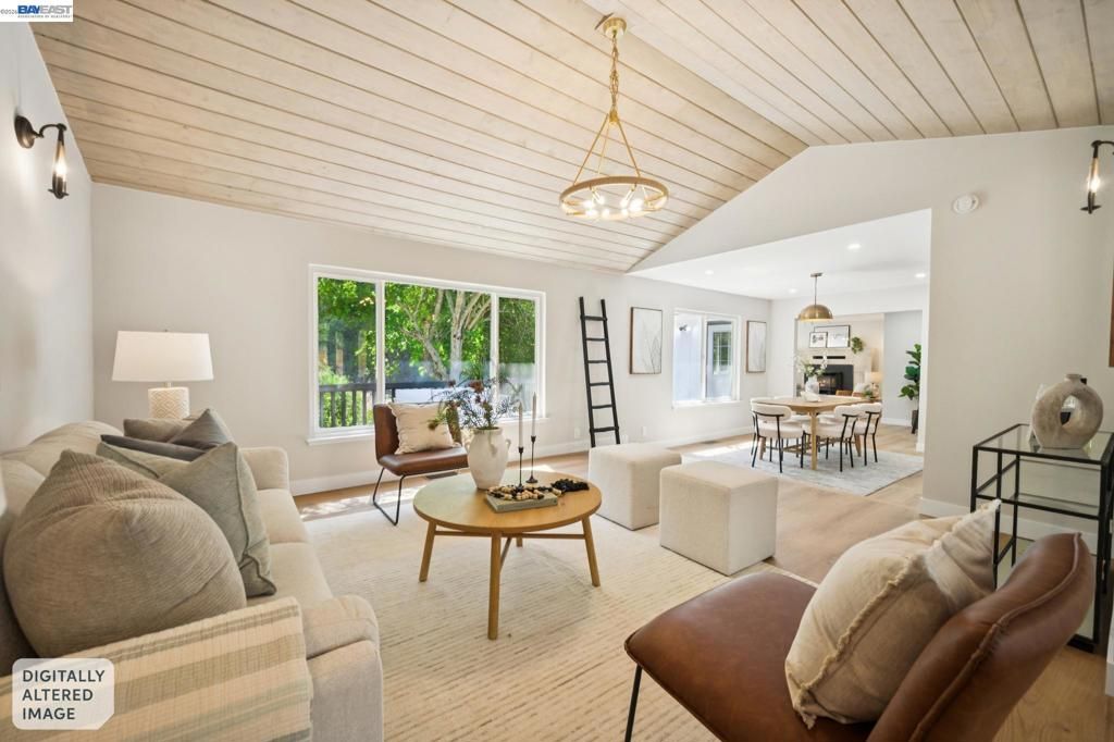 Image 13 of property listing at 31067 Palomares Rd, Castro Valley, CA 94552