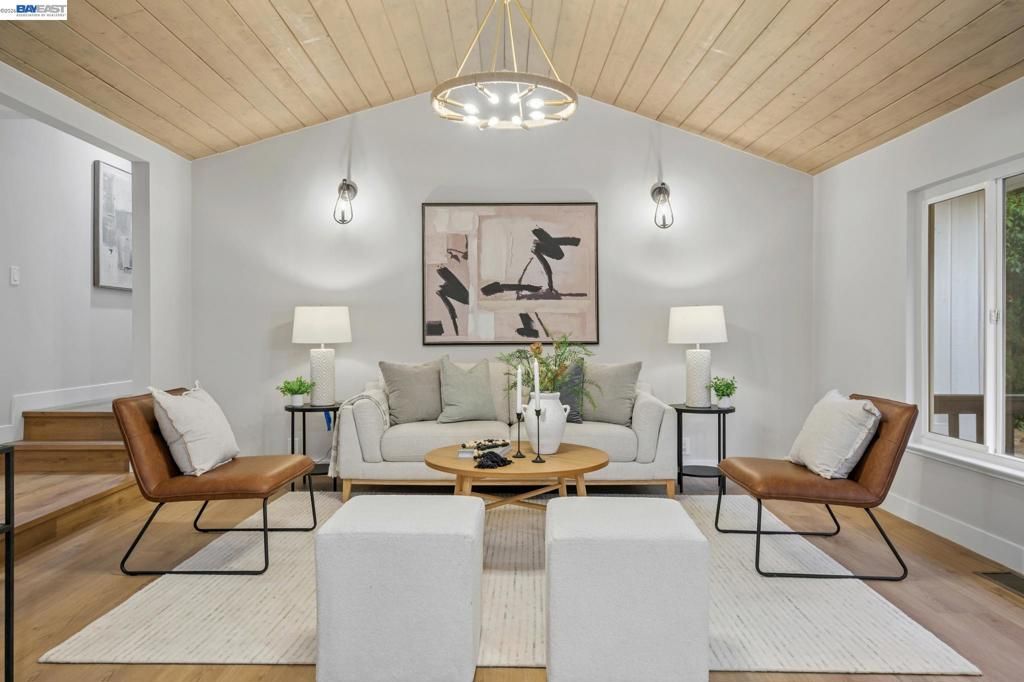 Image 16 of property listing at 31067 Palomares Rd, Castro Valley, CA 94552