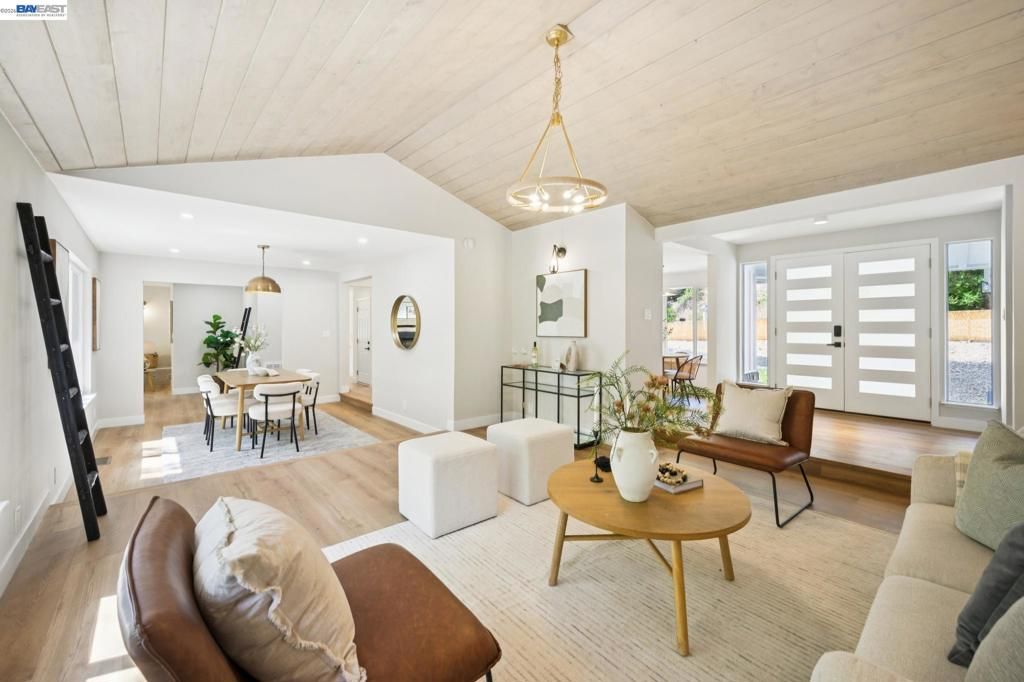 Image 17 of property listing at 31067 Palomares Rd, Castro Valley, CA 94552