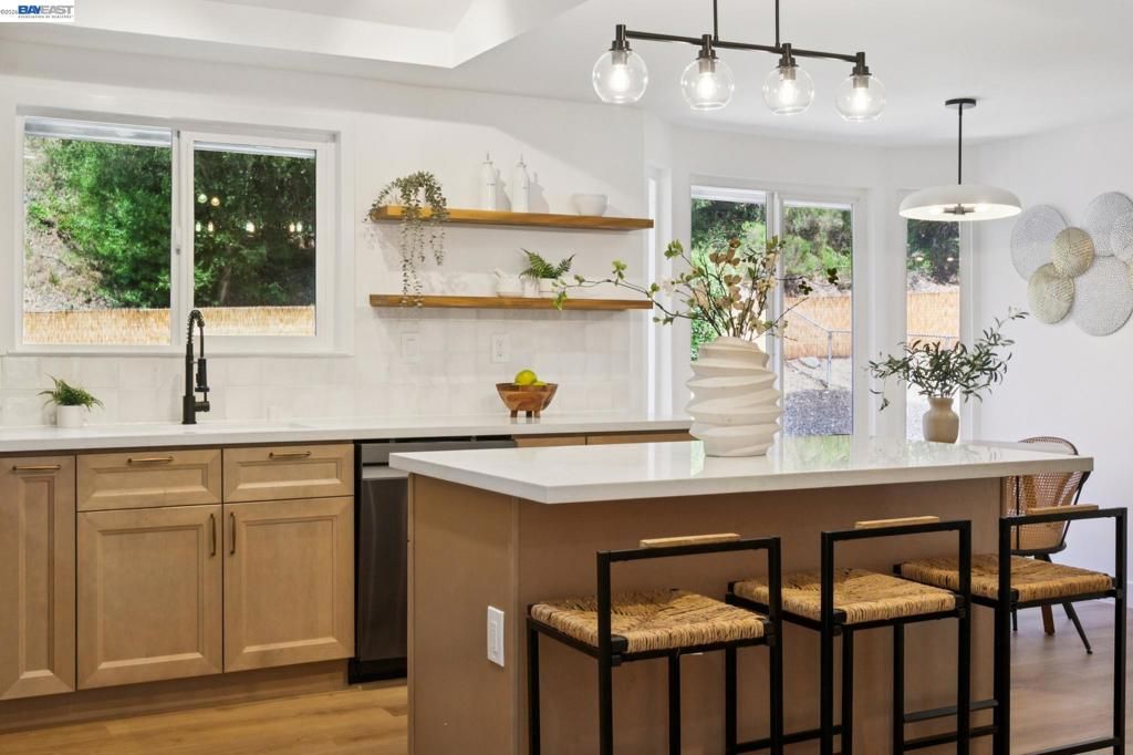 Image 20 of property listing at 31067 Palomares Rd, Castro Valley, CA 94552