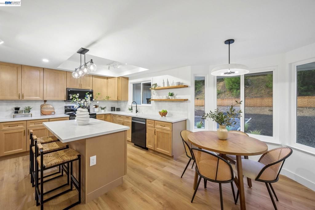 Image 22 of property listing at 31067 Palomares Rd, Castro Valley, CA 94552