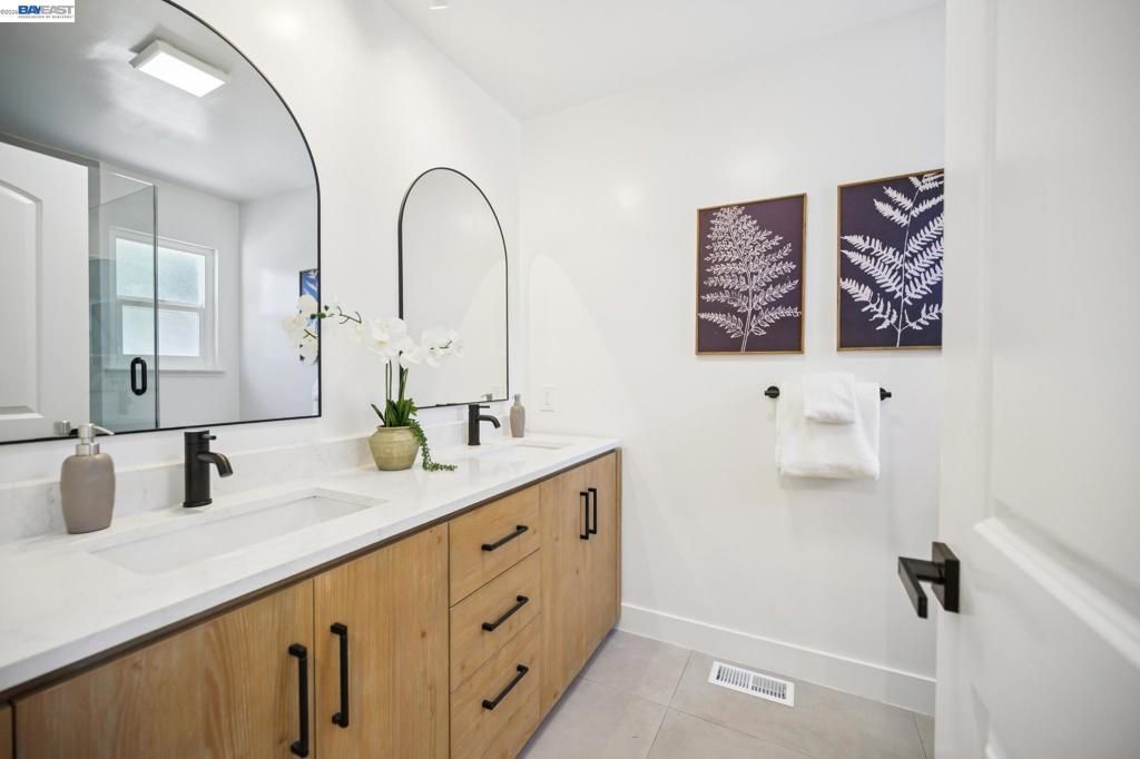 Image 28 of property listing at 31067 Palomares Rd, Castro Valley, CA 94552