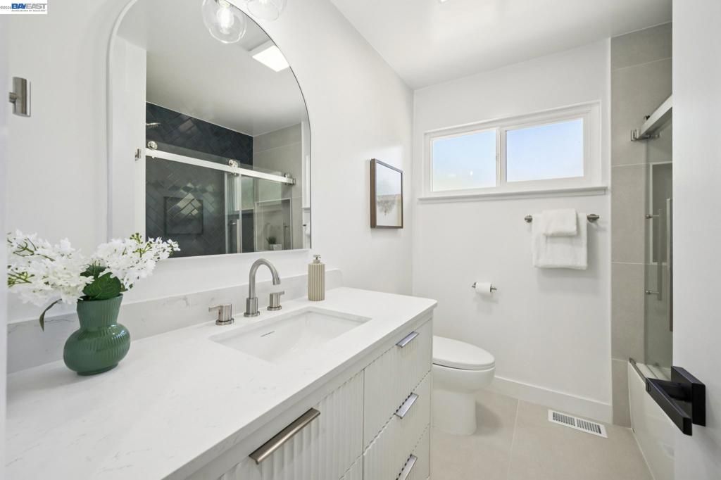 Image 35 of property listing at 31067 Palomares Rd, Castro Valley, CA 94552