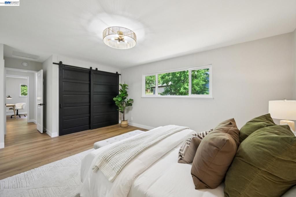 Image 37 of property listing at 31067 Palomares Rd, Castro Valley, CA 94552