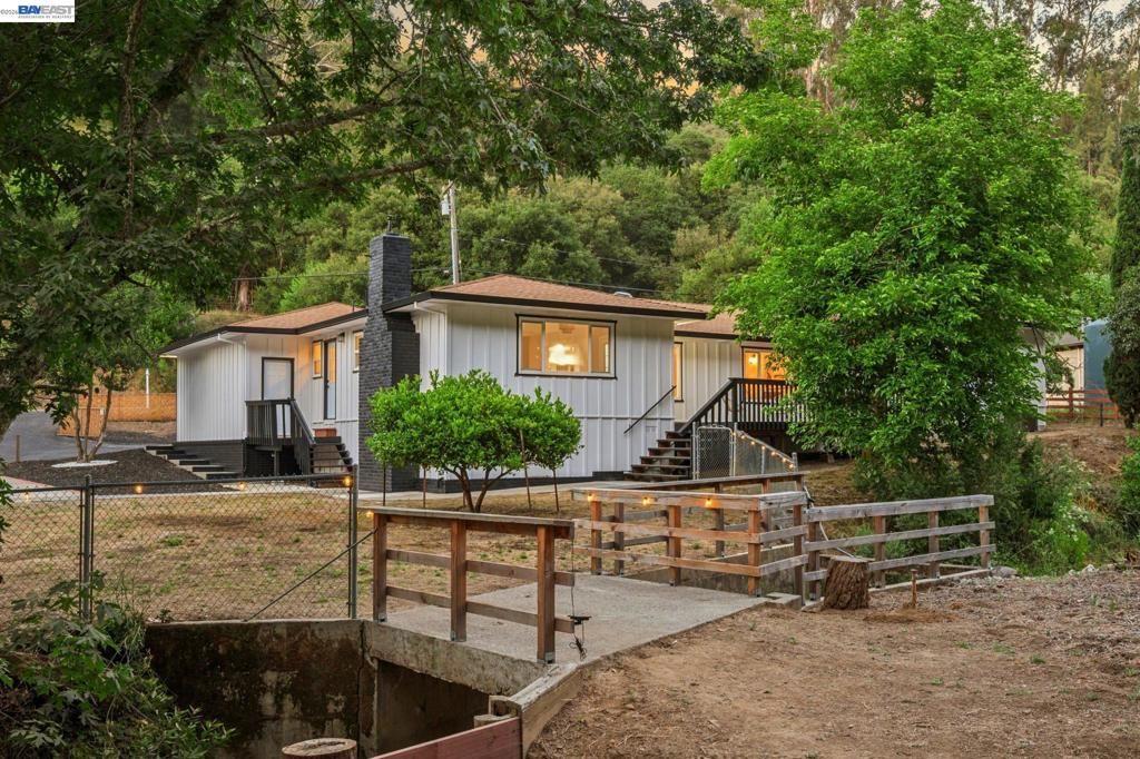 Image 42 of property listing at 31067 Palomares Rd, Castro Valley, CA 94552