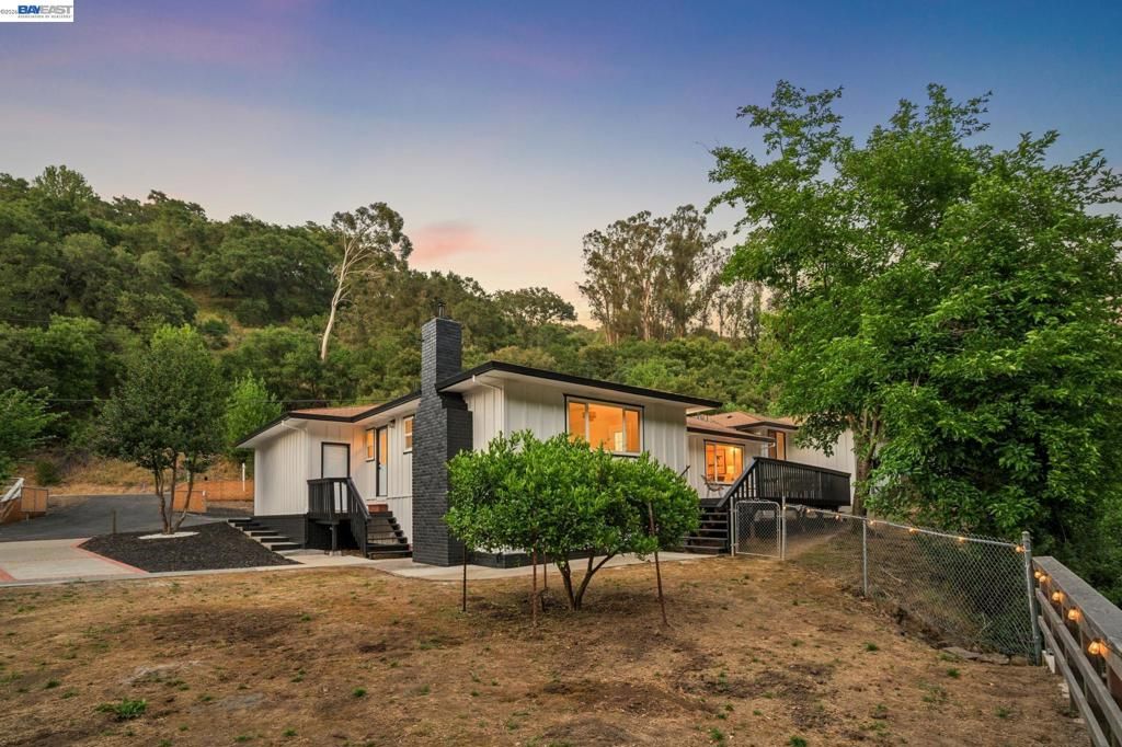 Image 43 of property listing at 31067 Palomares Rd, Castro Valley, CA 94552