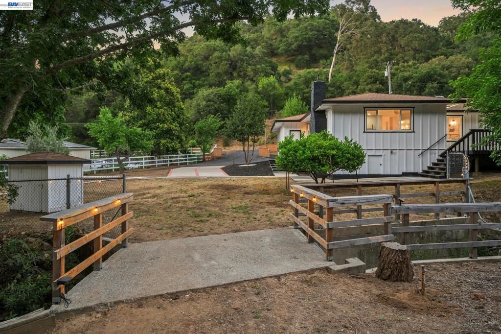 Image 44 of property listing at 31067 Palomares Rd, Castro Valley, CA 94552