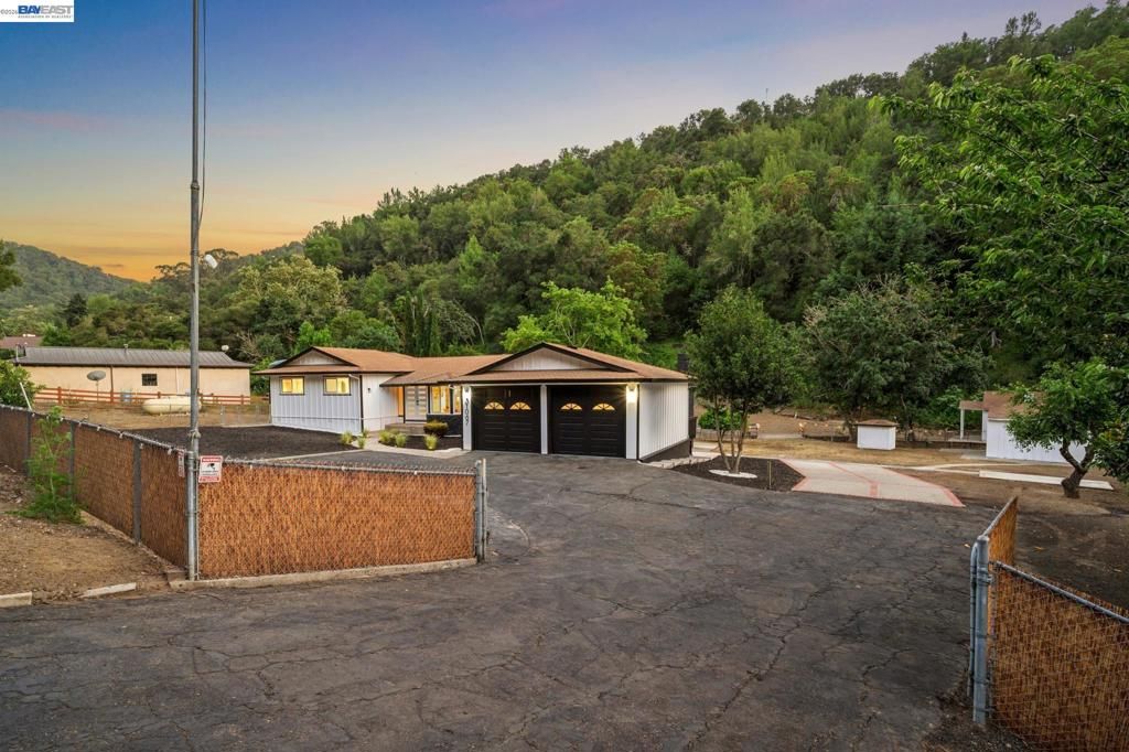 Image 48 of property listing at 31067 Palomares Rd, Castro Valley, CA 94552