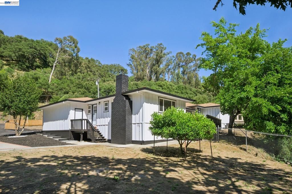 Image 53 of property listing at 31067 Palomares Rd, Castro Valley, CA 94552