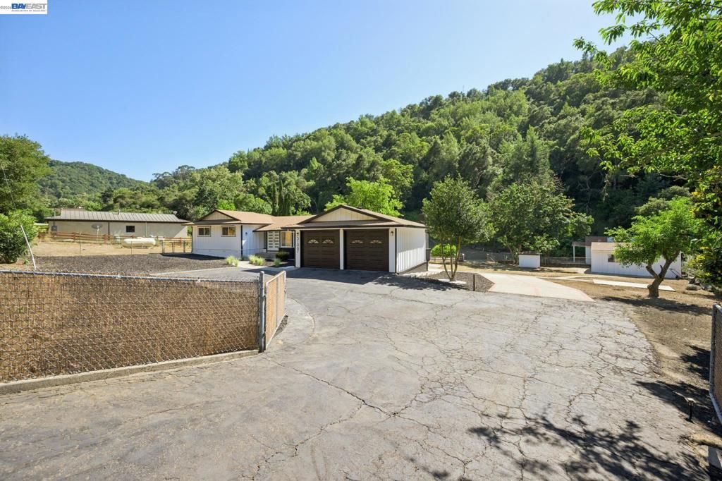 Image 59 of property listing at 31067 Palomares Rd, Castro Valley, CA 94552