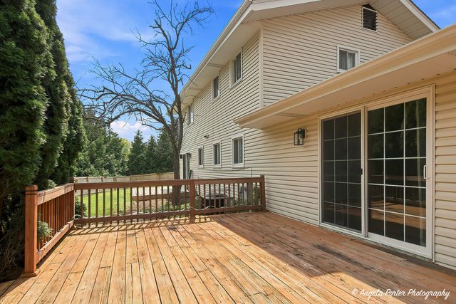 430 Shagbark Lane, Lindenhurst, IL 60046