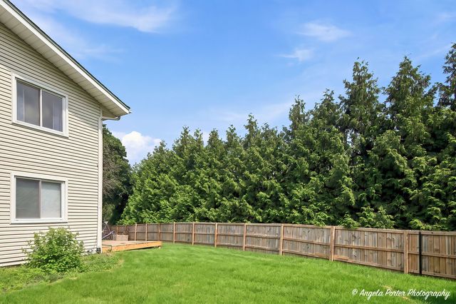430 Shagbark Lane, Lindenhurst, IL 60046