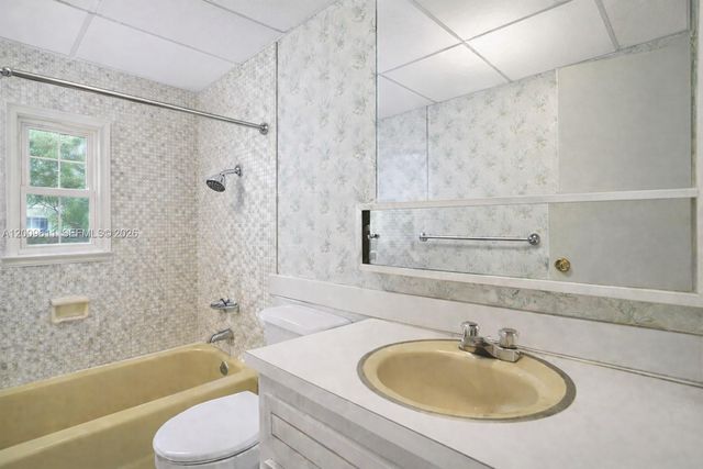1225 NE 124th St 49C, North Miami, FL 33161