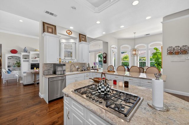 2575 W Beechwood Avenue, Fresno, CA 93711