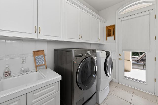 2575 W Beechwood Avenue, Fresno, CA 93711