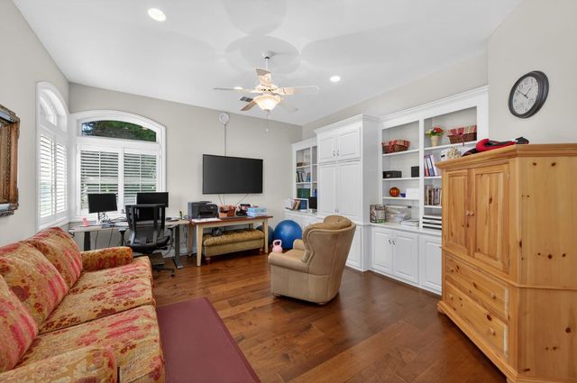 2575 W Beechwood Avenue, Fresno, CA 93711