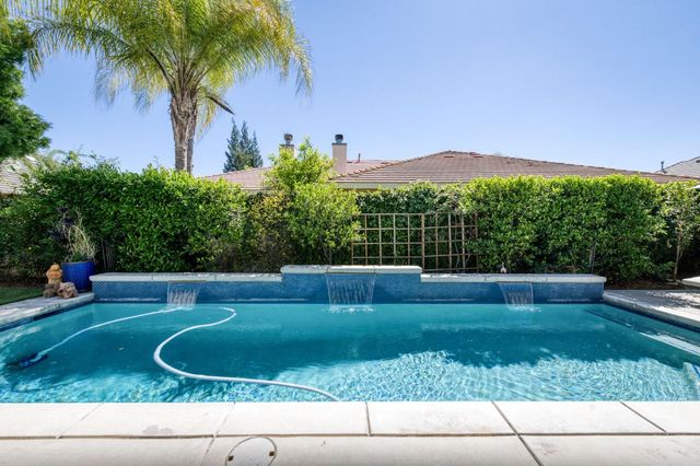 2575 W Beechwood Avenue, Fresno, CA 93711